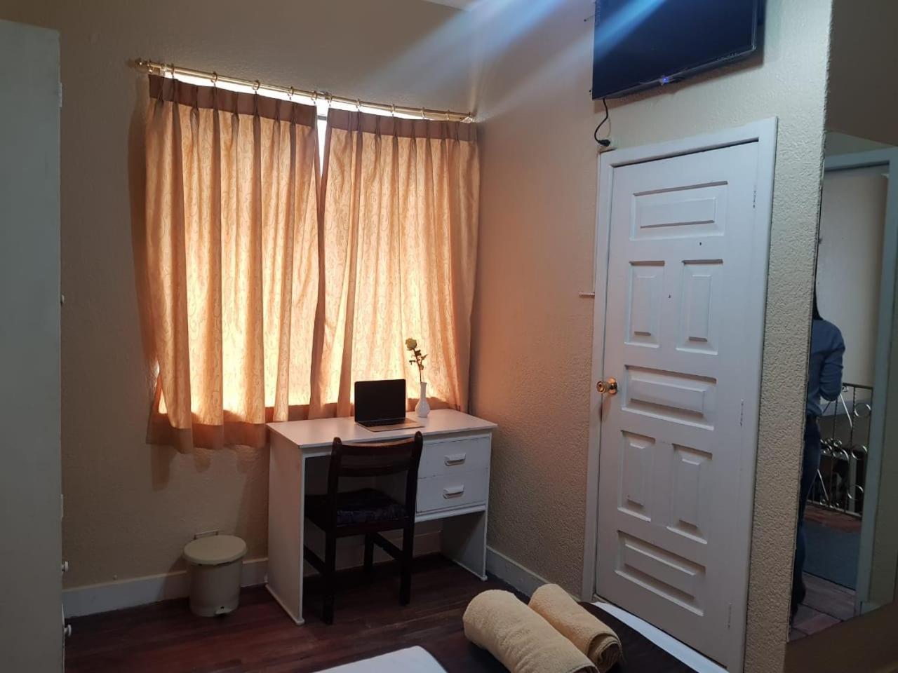 Hostal Loro Verde Quito Extérieur photo